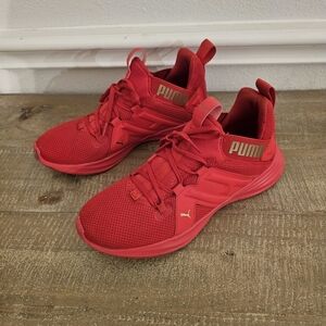 Women's size 8 Puma lifestyle training shoes